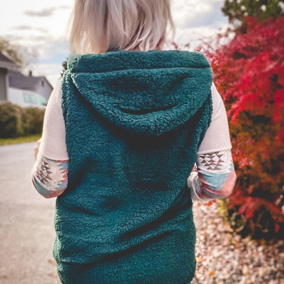 Zenana Full Size Run Soft Sherpa High-Low Hooded V - Picture 5 of 5